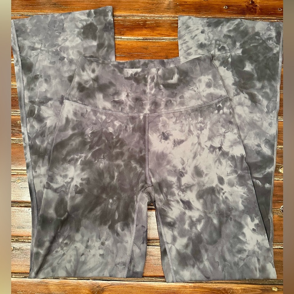 Lululemon High Rise Flare Legging 8/32”